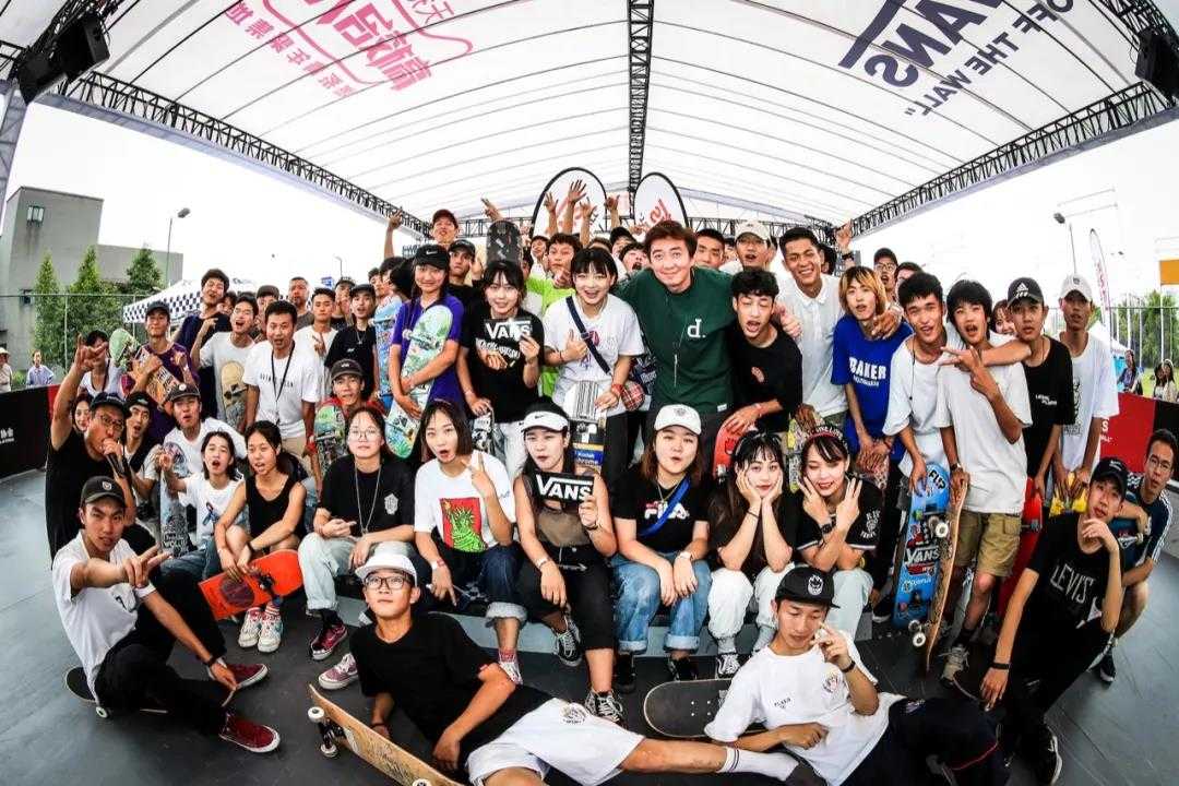 2019年中国大学生滑板联赛成都站麻辣开赛，西南赛区滑手势不可挡